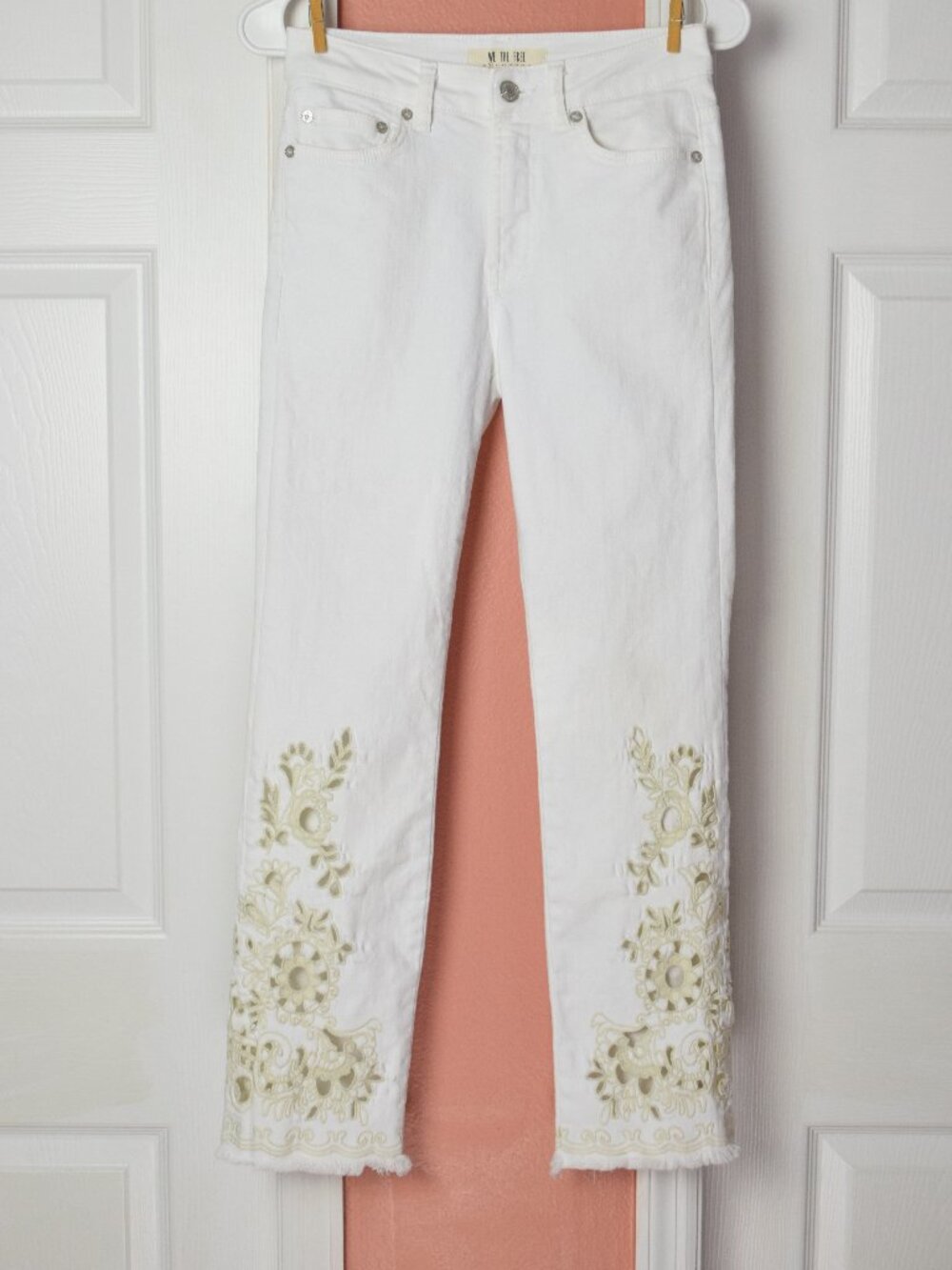 WE THE FREE CUT OUT FRAYED HEM WHITE EMBROIDERED JEANS